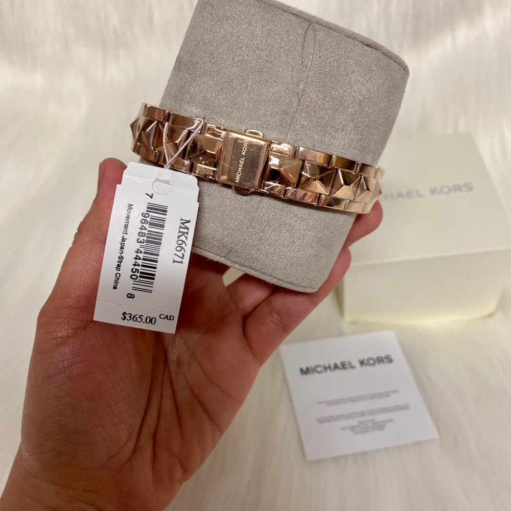 ⛔️SOLD⛔️MICHAEL KORS WATCH - Picture 5 of 8